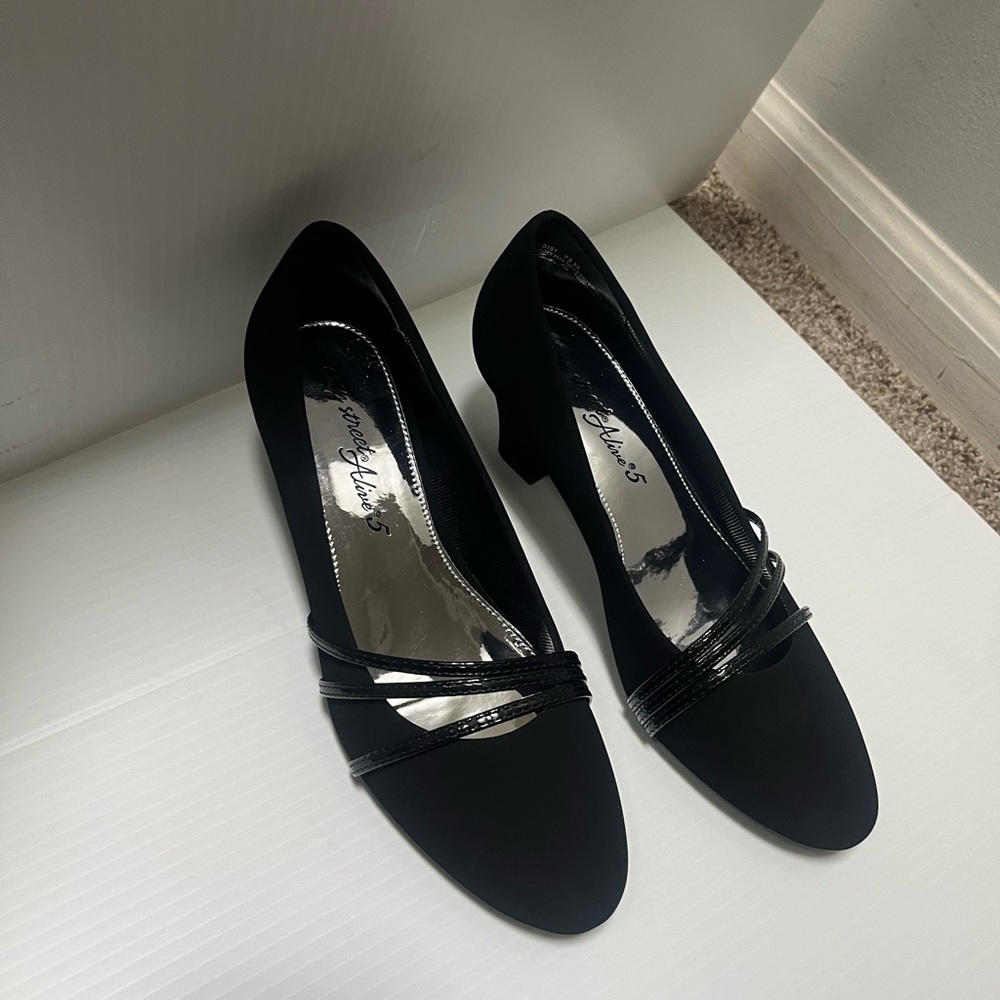 New Black Patent 7.5 M Size Easy Street Alive dress shoe